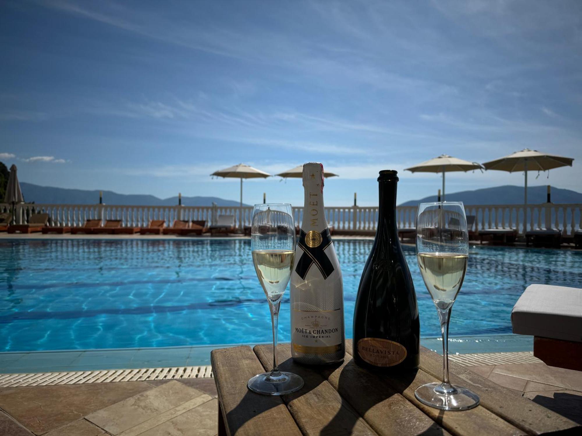Nuna Hotel Radhimë Dış mekan fotoğraf