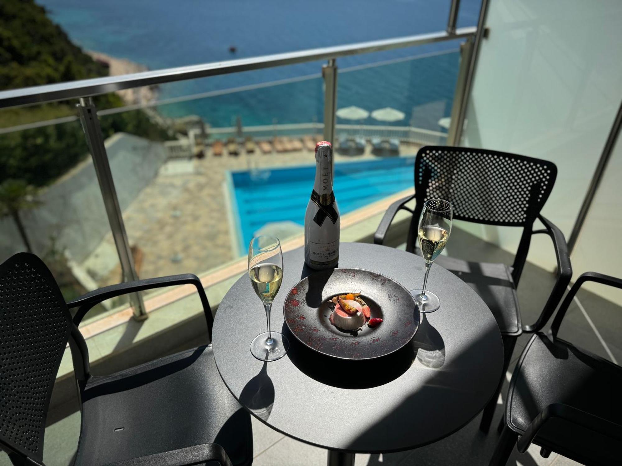 Nuna Hotel Radhimë Dış mekan fotoğraf