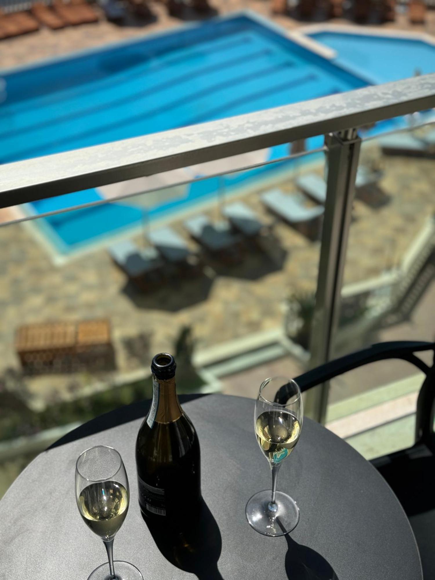 Nuna Hotel Radhimë Dış mekan fotoğraf