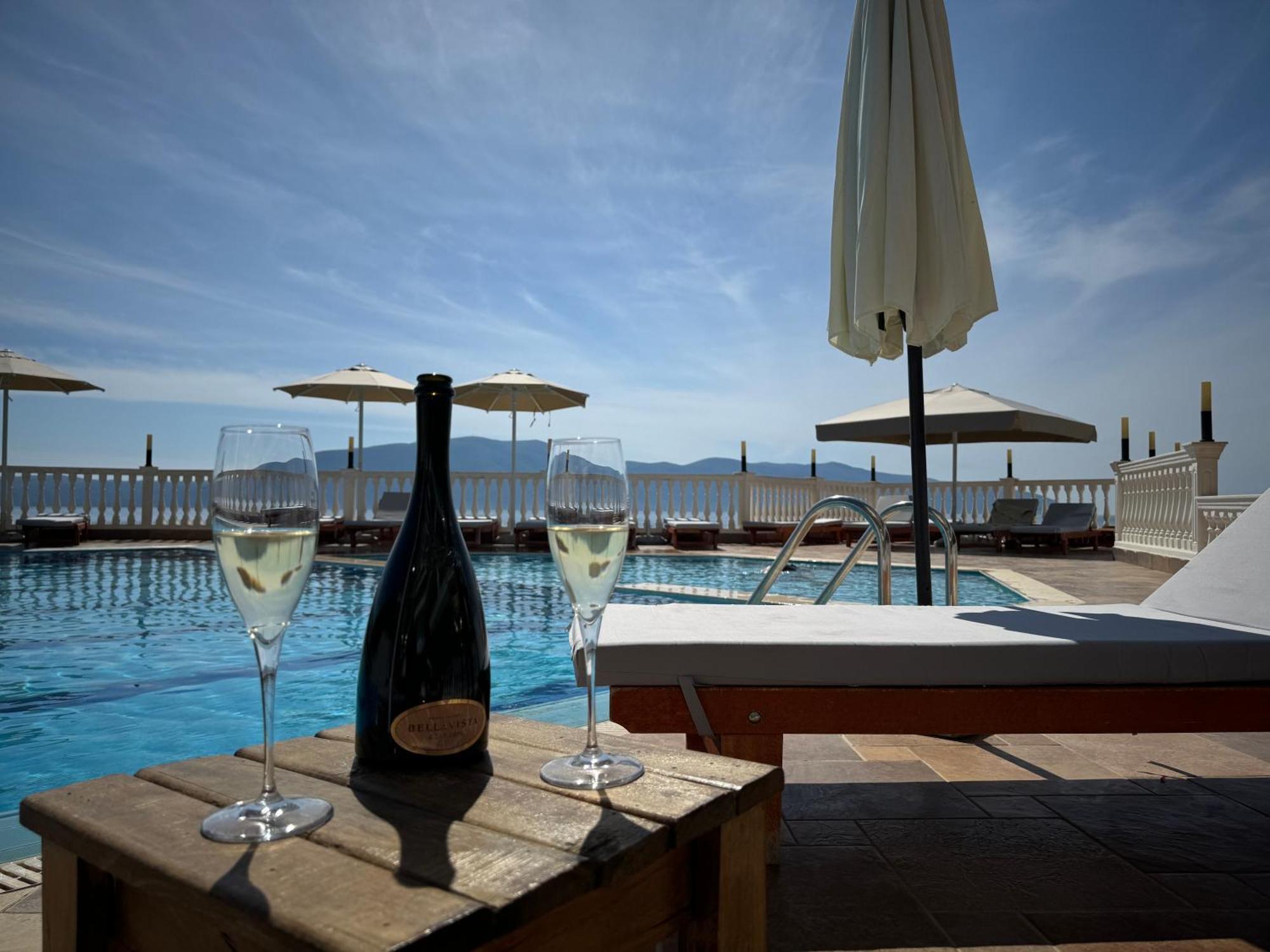 Nuna Hotel Radhimë Dış mekan fotoğraf
