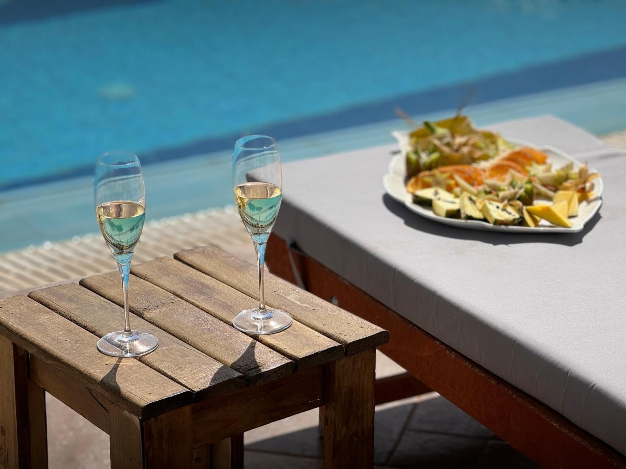 Nuna Hotel Radhimë Dış mekan fotoğraf