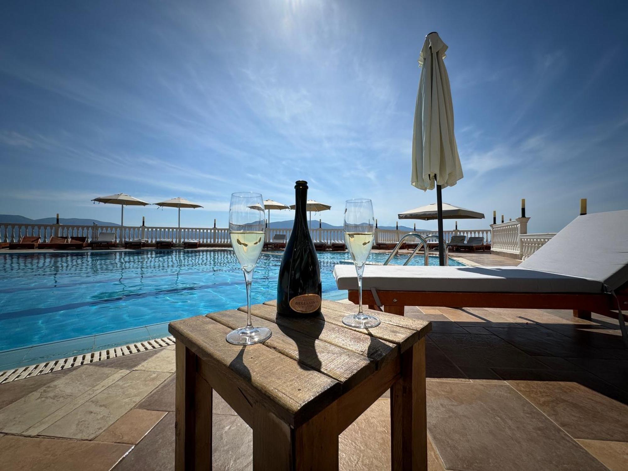 Nuna Hotel Radhimë Dış mekan fotoğraf