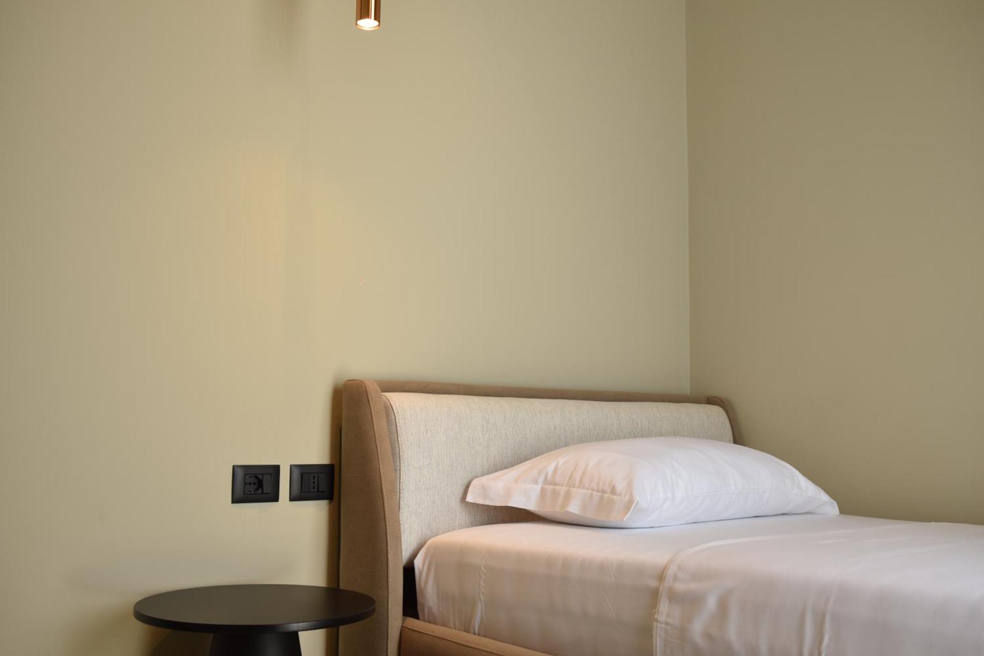 Nuna Hotel Radhimë Oda fotoğraf
